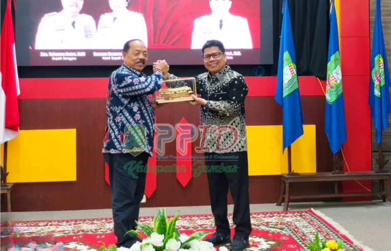 Perkuat Komunikasi Antardaerah, Bupati Satono Bahas Isu Perbatasan Bersama Bupati Sanggau